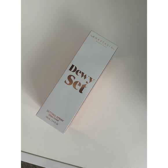 Anastasia Beverly Hills Dewy Mist Spray - Picture 2 of 3